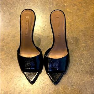 BCBGMAXAZRIA heels size 7B. Beautiful black heels.